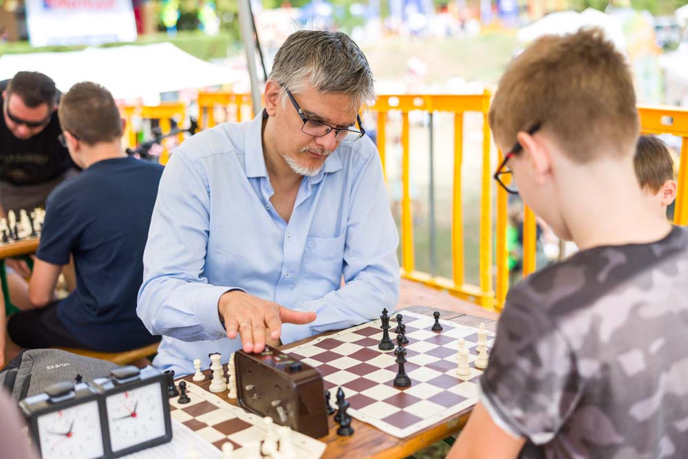 094-WEB_250913_NM2_2516