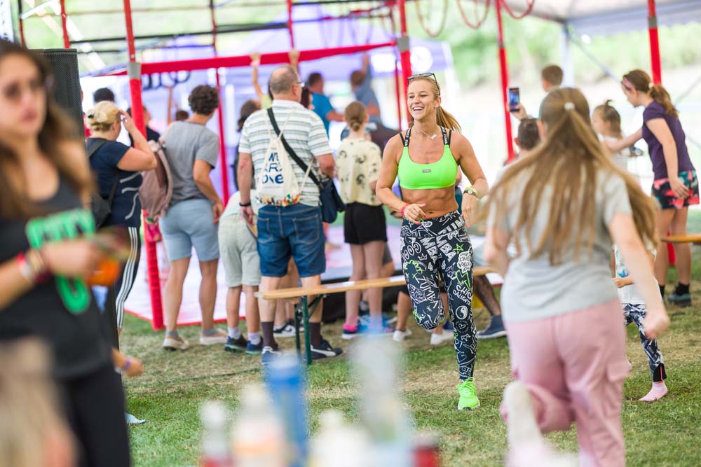 147-WEB_250913_NM1_1972