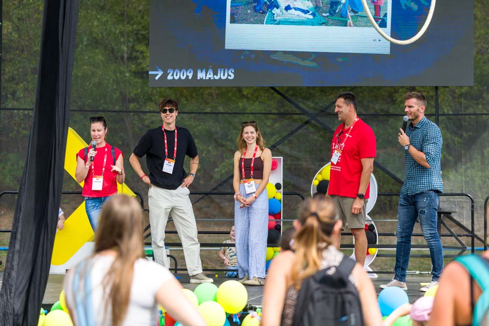 245-WEB_250913_NM1_2113