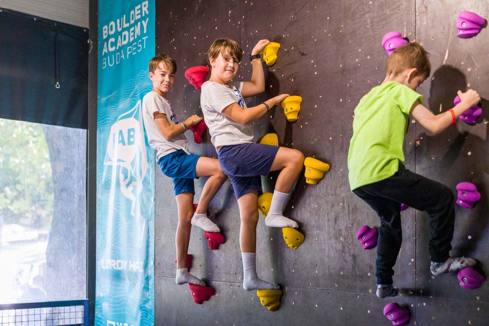 296-WEB_250912_NM2_2164