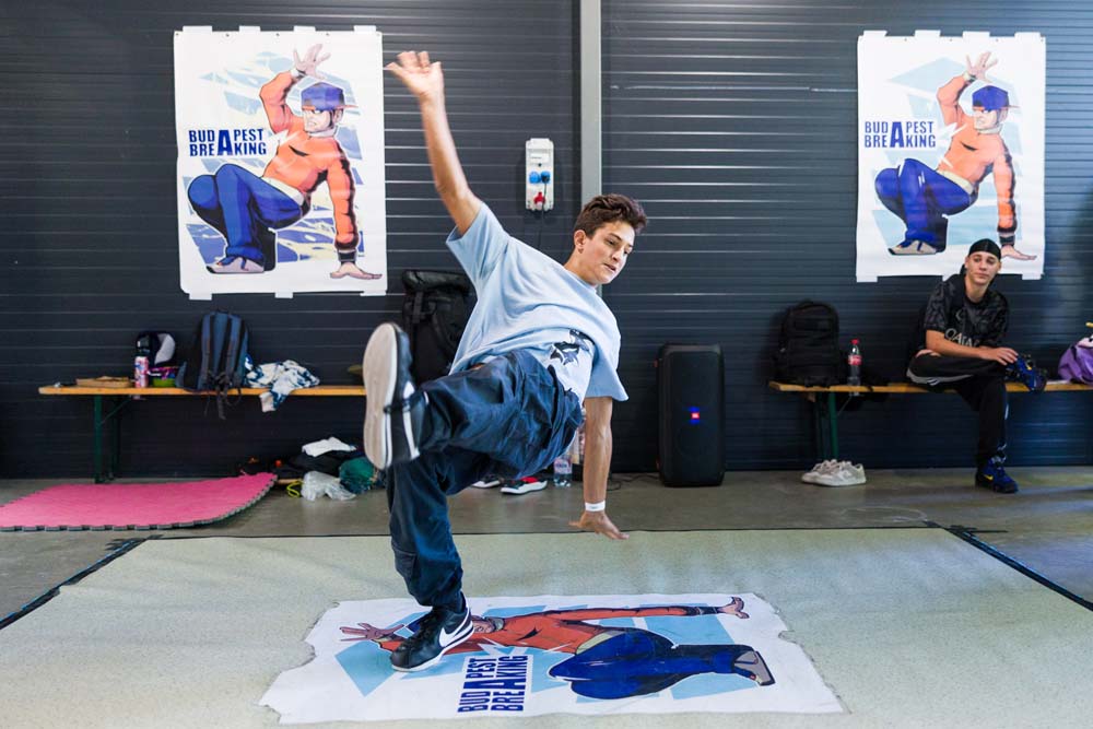 301-WEB_250912_NM2_2203